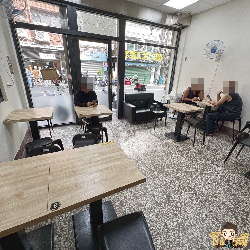 新竹小屋頂早午餐。 你們覺得一份蛋餅塞進5顆蛋會有多厚嗎? (菜單營業時間地址電話) - 第3張圖