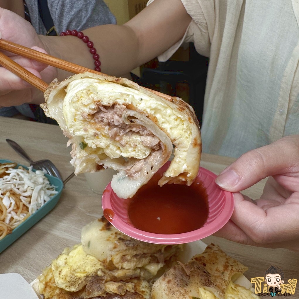 新竹小屋頂早午餐。 你們覺得一份蛋餅塞進5顆蛋會有多厚嗎? (菜單營業時間地址電話) - 第13張圖