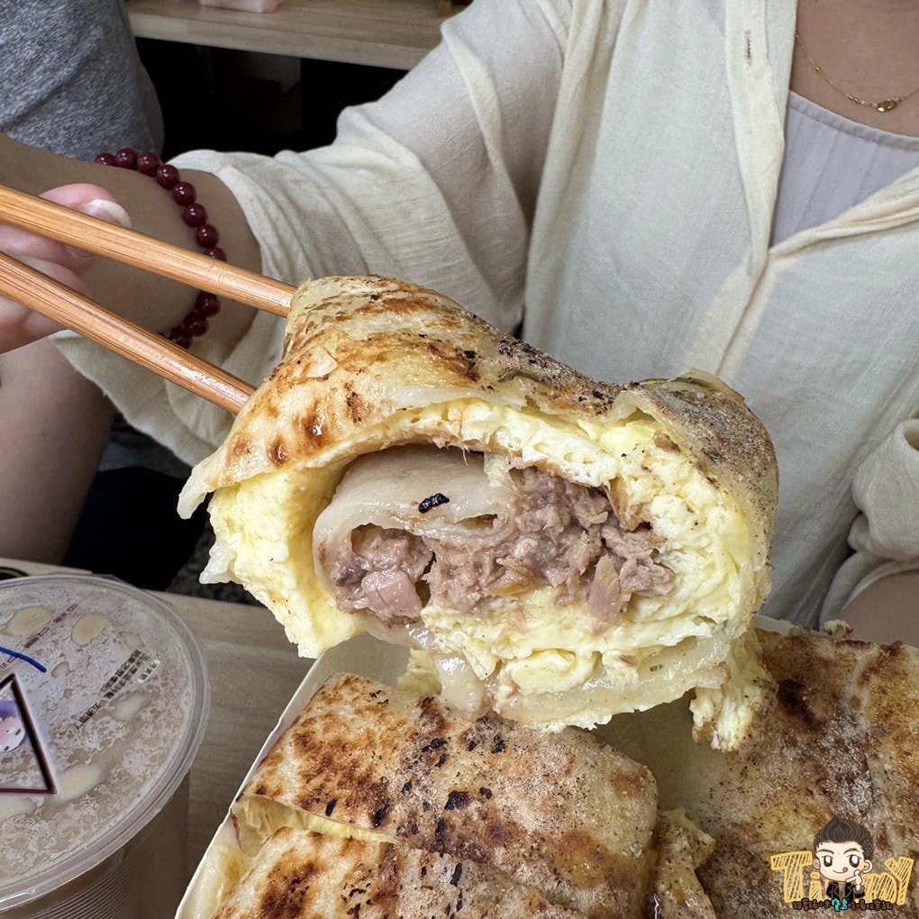 新竹小屋頂早午餐。 你們覺得一份蛋餅塞進5顆蛋會有多厚嗎? (菜單營業時間地址電話) - 第10張圖