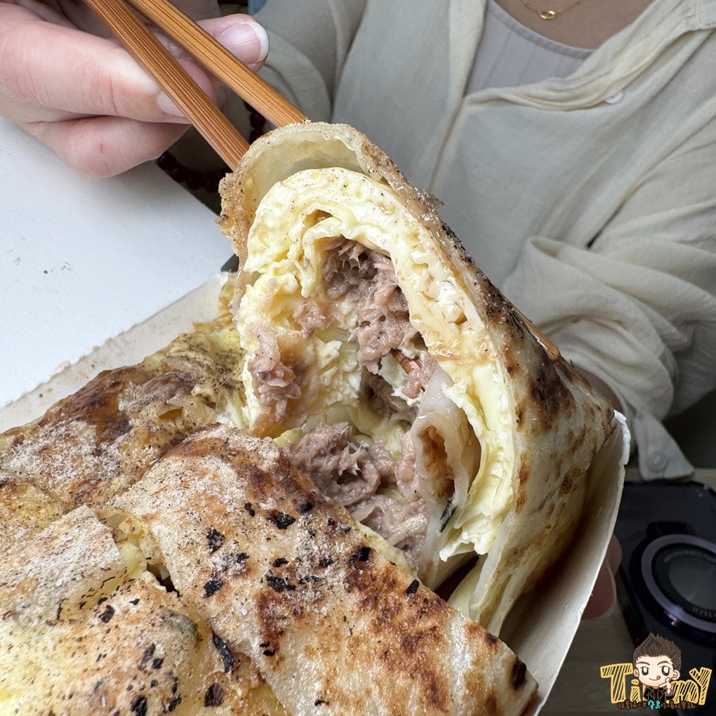 新竹小屋頂早午餐。 你們覺得一份蛋餅塞進5顆蛋會有多厚嗎? (菜單營業時間地址電話) - 第11張圖