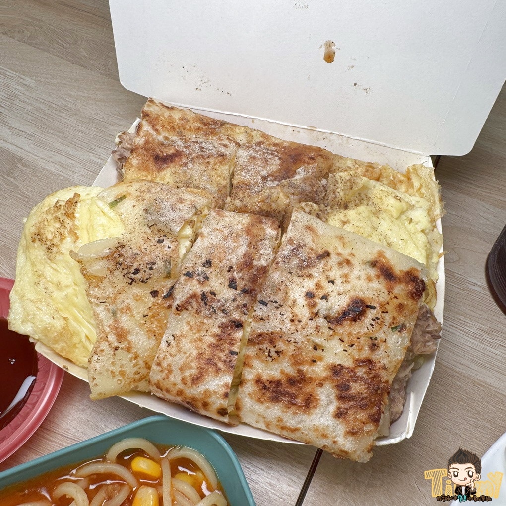 新竹小屋頂早午餐。 你們覺得一份蛋餅塞進5顆蛋會有多厚嗎? (菜單營業時間地址電話) - 第7張圖