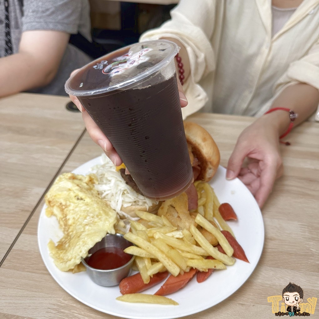 新竹小屋頂早午餐。 你們覺得一份蛋餅塞進5顆蛋會有多厚嗎? (菜單營業時間地址電話) - 第16張圖