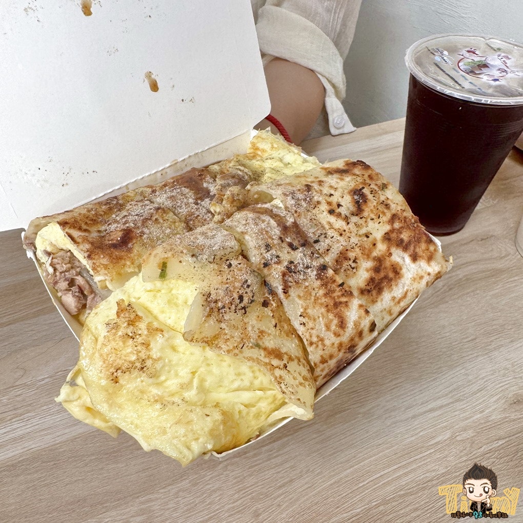 新竹小屋頂早午餐。 你們覺得一份蛋餅塞進5顆蛋會有多厚嗎? (菜單營業時間地址電話) - 第8張圖