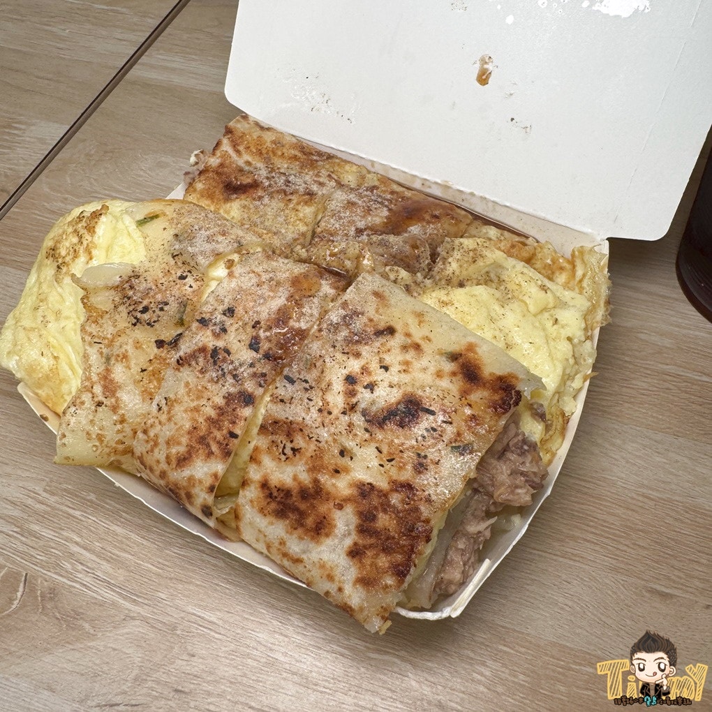 新竹小屋頂早午餐。 你們覺得一份蛋餅塞進5顆蛋會有多厚嗎? (菜單營業時間地址電話) - 第9張圖