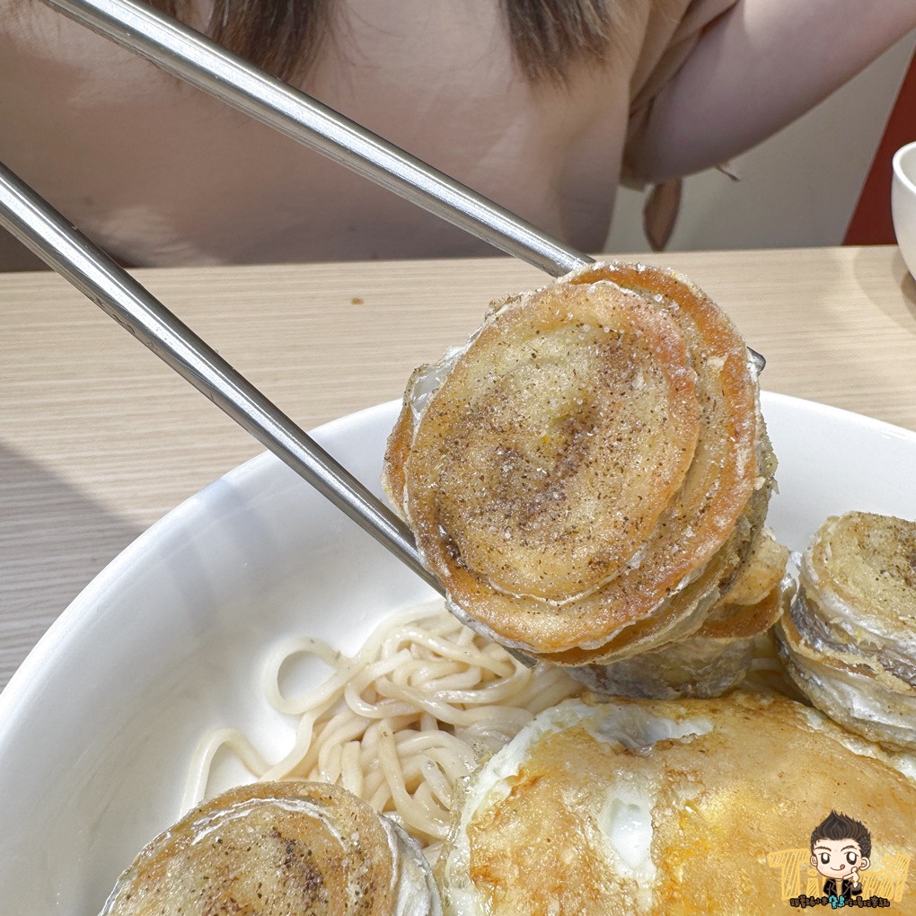 新竹.竹北魚氏湯麵。 可能是新竹最有膠質的魚湯麵! 三杯雞飯免費加飯加湯汁! 丸龜平替版天婦羅炸物隨意選! 冬天暖心關東煮! (菜單營業時間地址電話) - 第60張圖