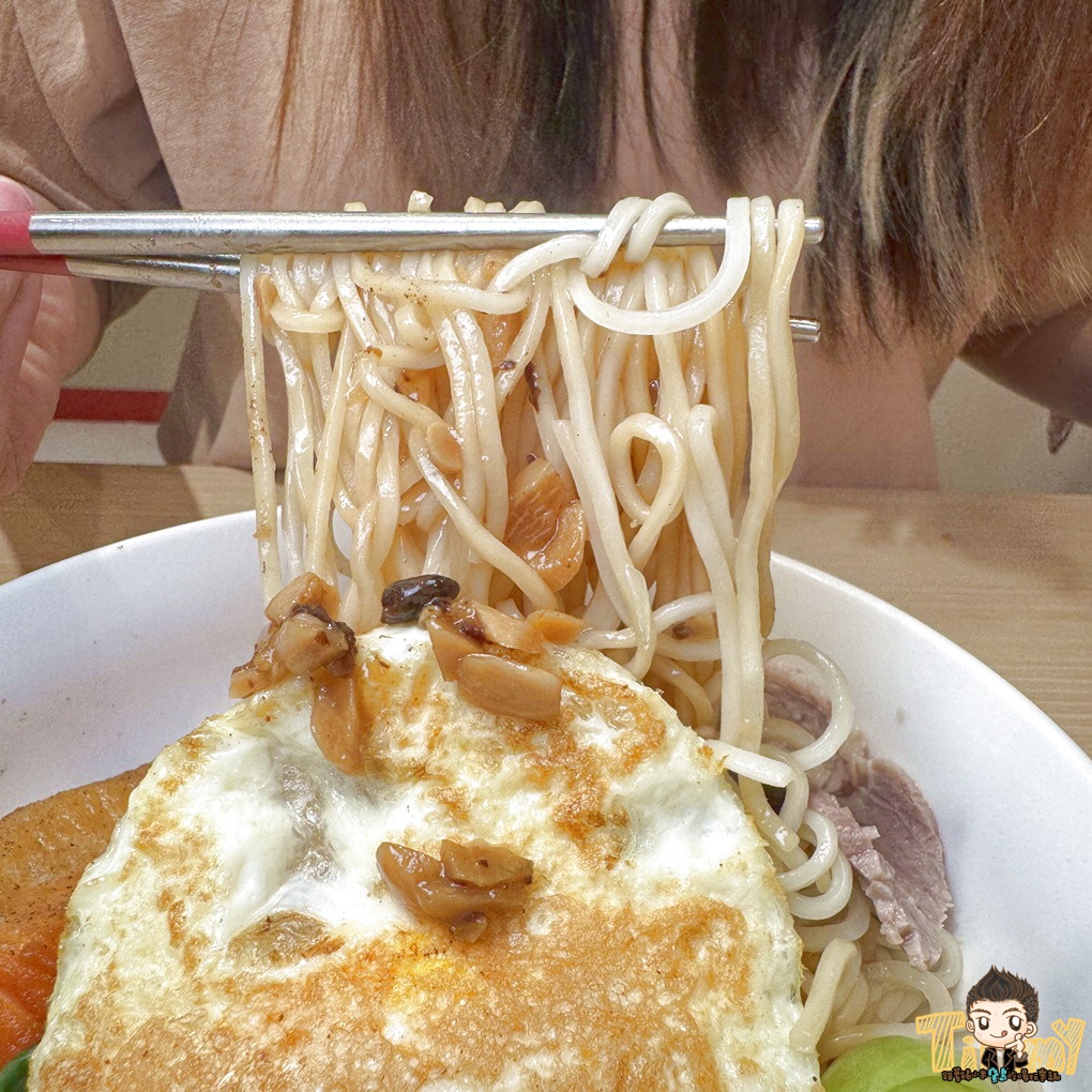 新竹.竹北魚氏湯麵。 可能是新竹最有膠質的魚湯麵! 三杯雞飯免費加飯加湯汁! 丸龜平替版天婦羅炸物隨意選! 冬天暖心關東煮! (菜單營業時間地址電話) - 第58張圖