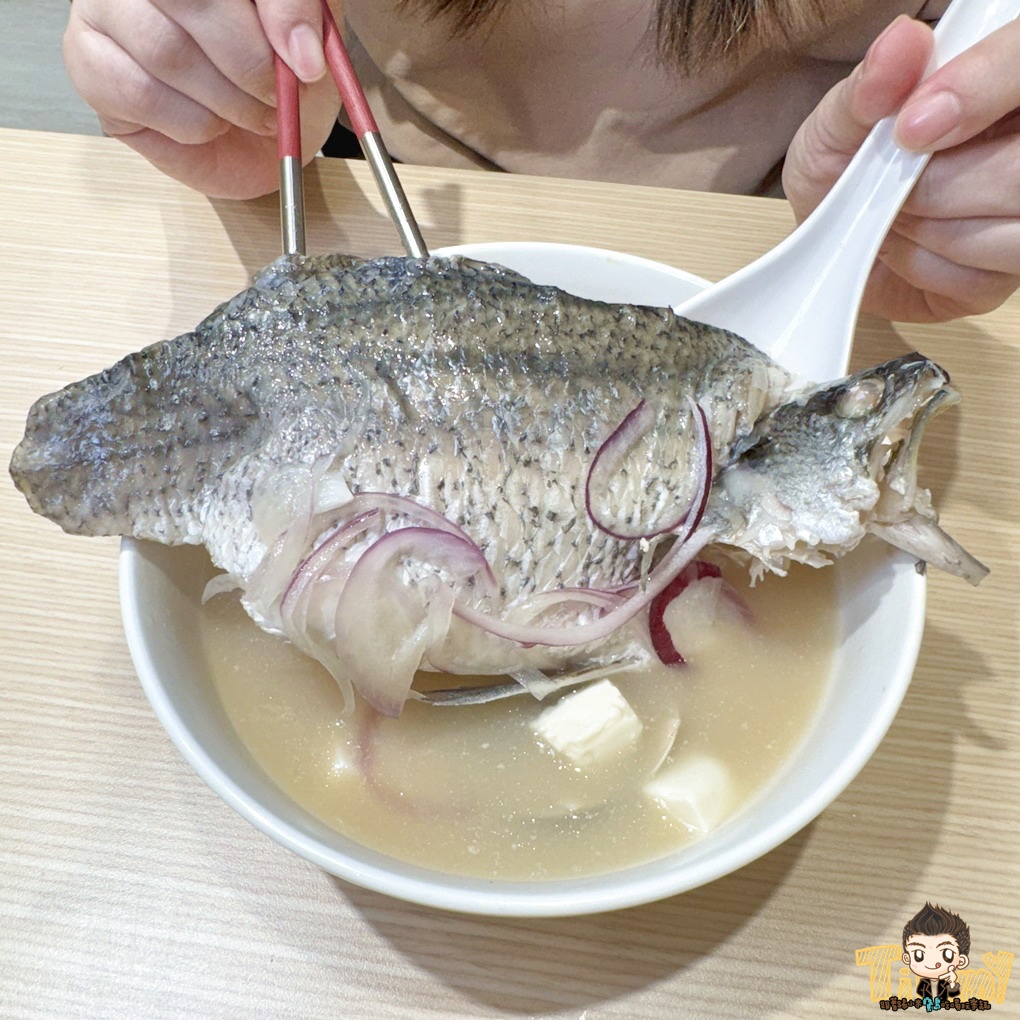 新竹.竹北魚氏湯麵。 可能是新竹最有膠質的魚湯麵! 三杯雞飯免費加飯加湯汁! 丸龜平替版天婦羅炸物隨意選! 冬天暖心關東煮! (菜單營業時間地址電話) - 第39張圖