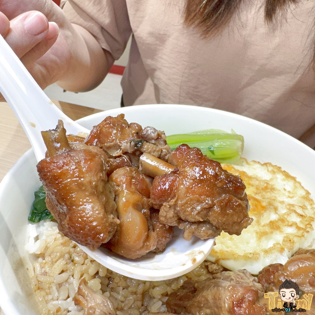 新竹.竹北魚氏湯麵。 可能是新竹最有膠質的魚湯麵! 三杯雞飯免費加飯加湯汁! 丸龜平替版天婦羅炸物隨意選! 冬天暖心關東煮! (菜單營業時間地址電話) - 第47張圖