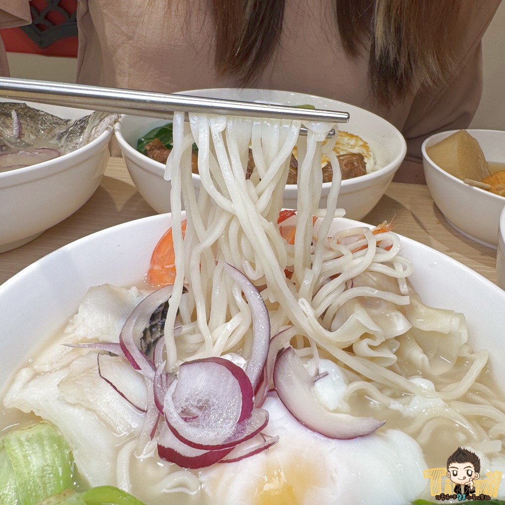 新竹.竹北魚氏湯麵。 可能是新竹最有膠質的魚湯麵! 三杯雞飯免費加飯加湯汁! 丸龜平替版天婦羅炸物隨意選! 冬天暖心關東煮! (菜單營業時間地址電話) - 第33張圖