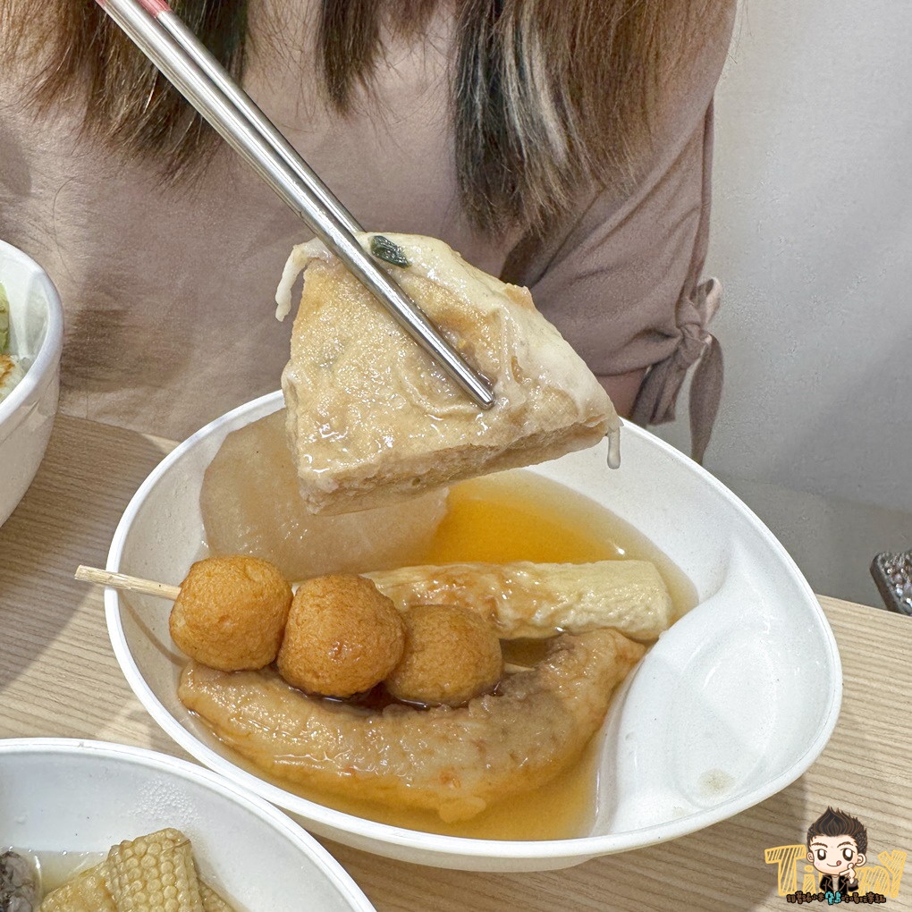 新竹.竹北魚氏湯麵。 可能是新竹最有膠質的魚湯麵! 三杯雞飯免費加飯加湯汁! 丸龜平替版天婦羅炸物隨意選! 冬天暖心關東煮! (菜單營業時間地址電話) - 第78張圖