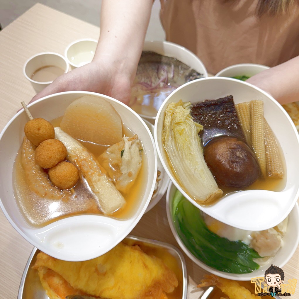 新竹.竹北魚氏湯麵。 可能是新竹最有膠質的魚湯麵! 三杯雞飯免費加飯加湯汁! 丸龜平替版天婦羅炸物隨意選! 冬天暖心關東煮! (菜單營業時間地址電話) - 第75張圖