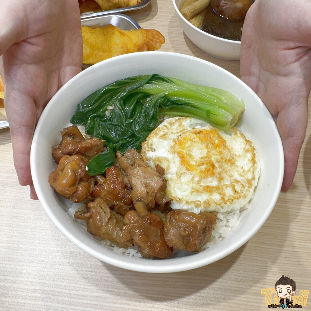 新竹.竹北魚氏湯麵。 可能是新竹最有膠質的魚湯麵! 三杯雞飯免費加飯加湯汁! 丸龜平替版天婦羅炸物隨意選! 冬天暖心關東煮! (菜單營業時間地址電話) - 第45張圖