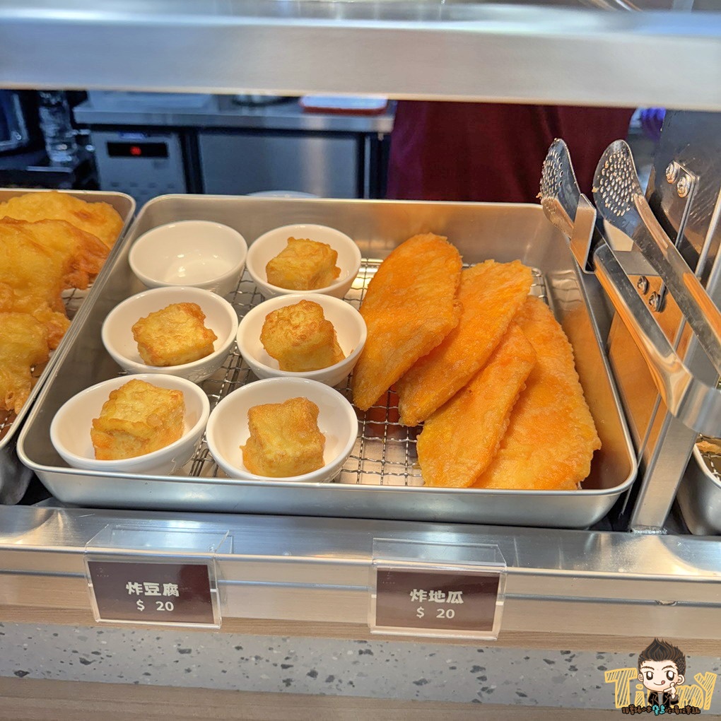 新竹.竹北魚氏湯麵。 可能是新竹最有膠質的魚湯麵! 三杯雞飯免費加飯加湯汁! 丸龜平替版天婦羅炸物隨意選! 冬天暖心關東煮! (菜單營業時間地址電話) - 第20張圖