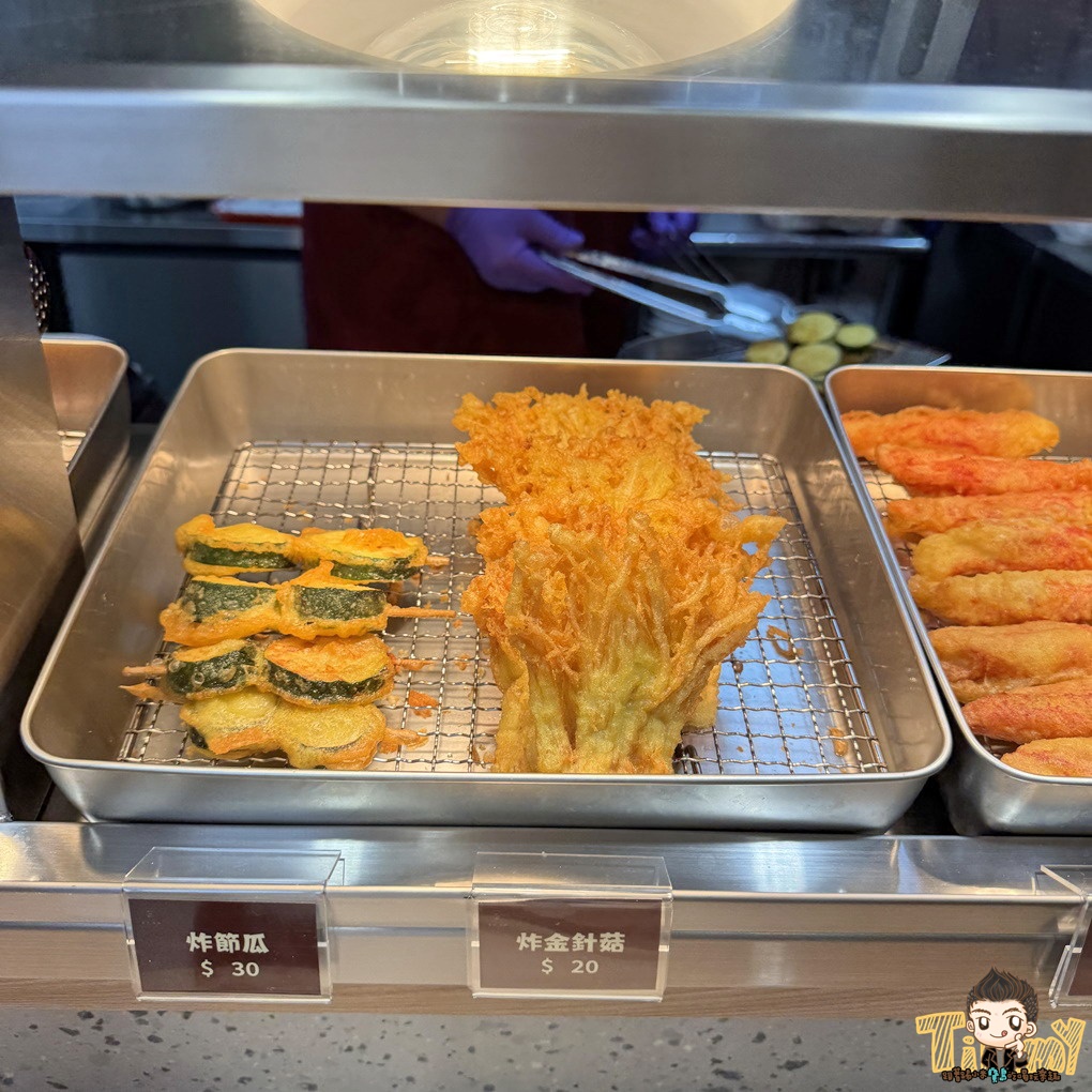 新竹.竹北魚氏湯麵。 可能是新竹最有膠質的魚湯麵! 三杯雞飯免費加飯加湯汁! 丸龜平替版天婦羅炸物隨意選! 冬天暖心關東煮! (菜單營業時間地址電話) - 第21張圖