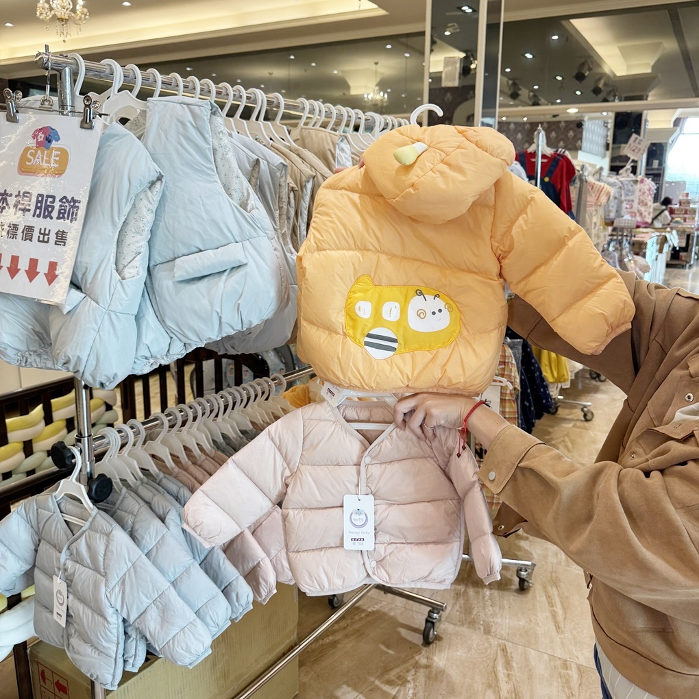 新竹湖口鄉晴天寶寶孕婦嬰兒用品百貨特賣會! 超多嬰兒用品低價優惠! 同場加映帥氣外套790元起! 羽絲絨發熱被只要 888 元! - 第11張圖 新竹湖口鄉晴天寶寶孕婦嬰兒用品百貨特賣會! 超多嬰兒用品低價優惠! 同場加映帥氣外套790元起! 羽絲絨發熱被只要 888 元!