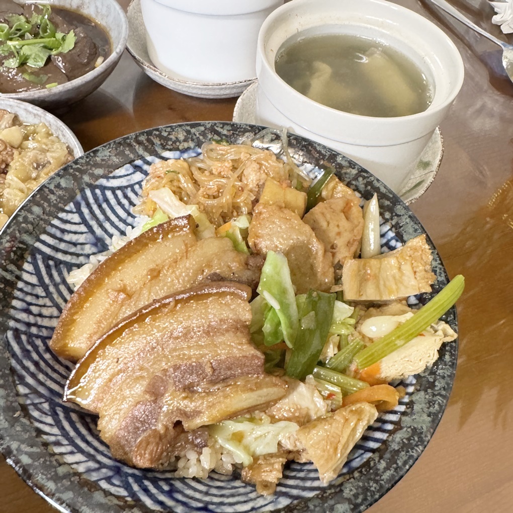 新竹縣竹東香盅燉品屋 隱藏在巷弄內的古早味大碗公飯菜+燉品 (地址電話營業時間)