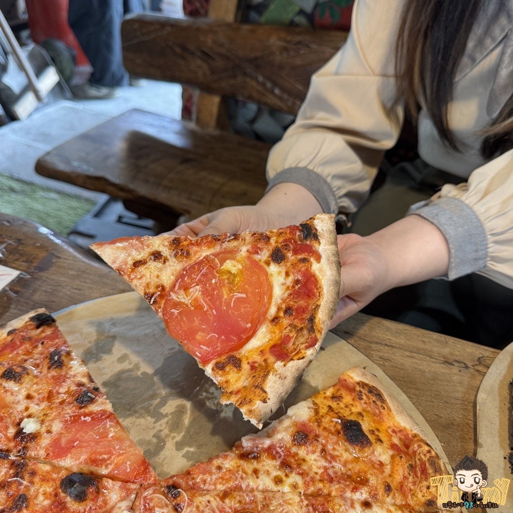 新竹海屋CAFE 巨大12吋柴燒手工披薩 (南寮美食.菜單營業時間地址電話)