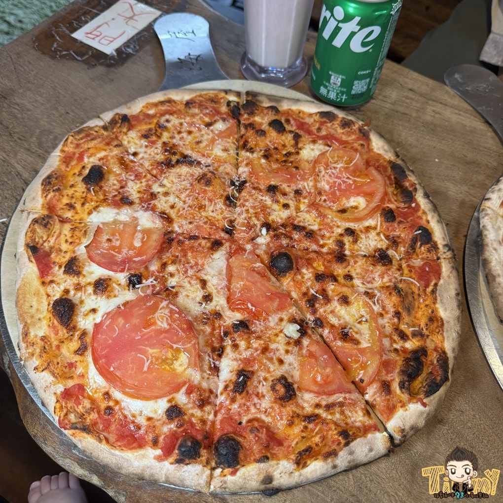 新竹海屋CAFE 巨大12吋柴燒手工披薩 (南寮美食.菜單營業時間地址電話)