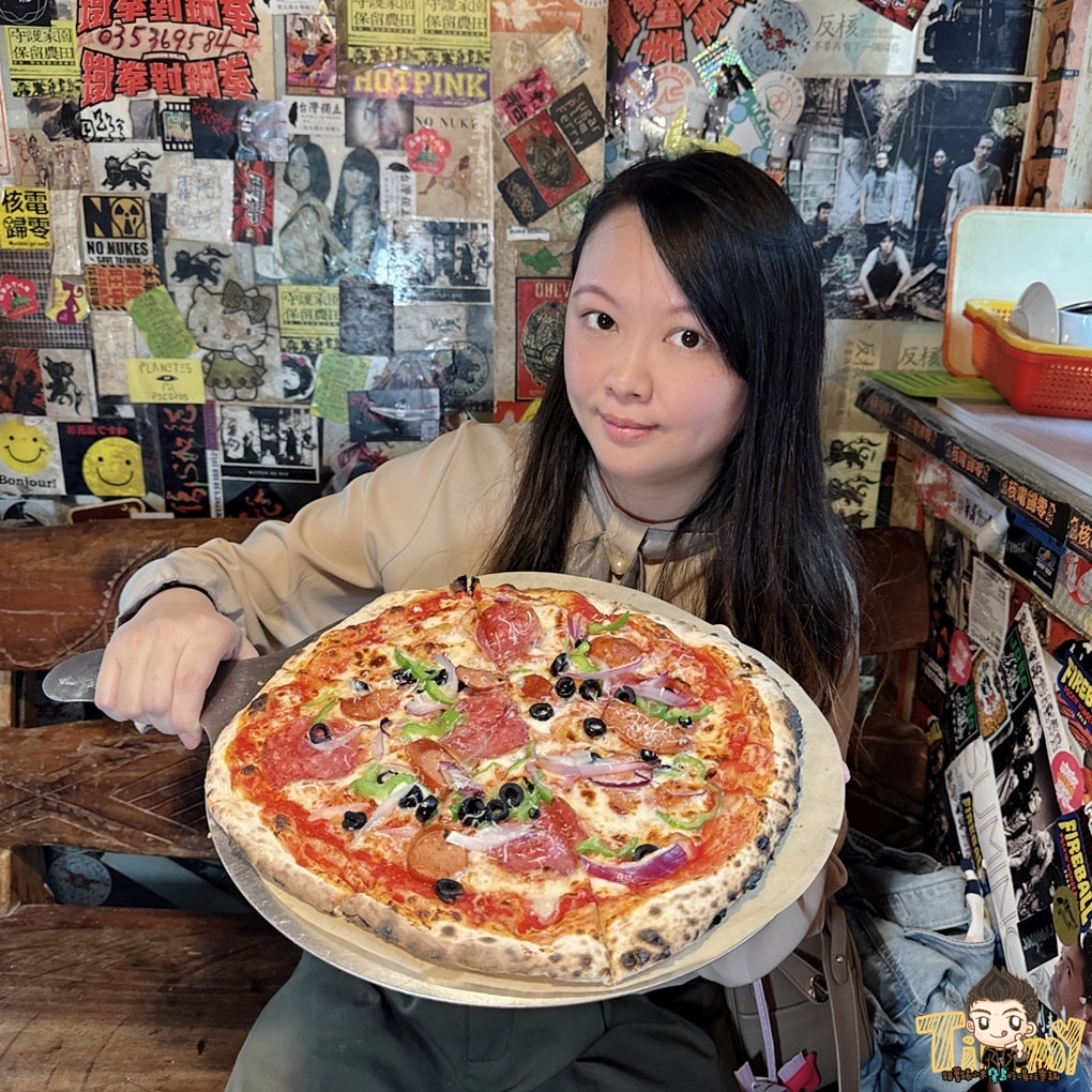 新竹海屋CAFE 巨大12吋柴燒手工披薩 (南寮美食.菜單營業時間地址電話)