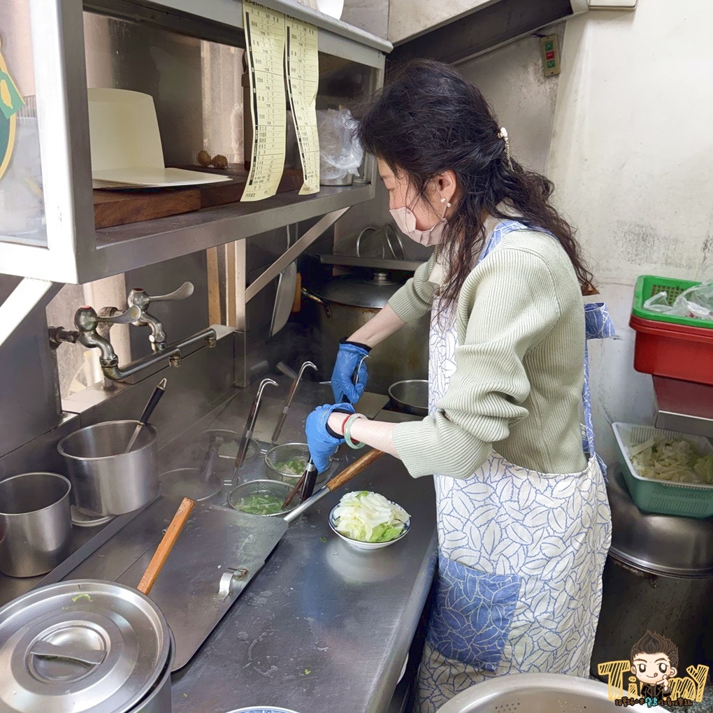 新竹縣竹北美食|張三桌百年小吃。隱藏在巷弄裡百年好滋味麵食館.現滷現賣滷味限量太晚去會買不到.推粄條.乾麵.米粉(菜單地址營業時間電話.邀約)–踢小米食記