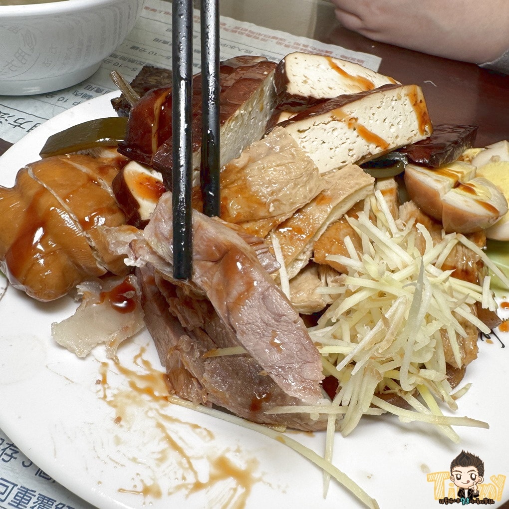 新竹縣竹北美食|張三桌百年小吃。隱藏在巷弄裡百年好滋味麵食館.現滷現賣滷味限量太晚去會買不到.推粄條.乾麵.米粉(菜單地址營業時間電話.邀約)–踢小米食記
