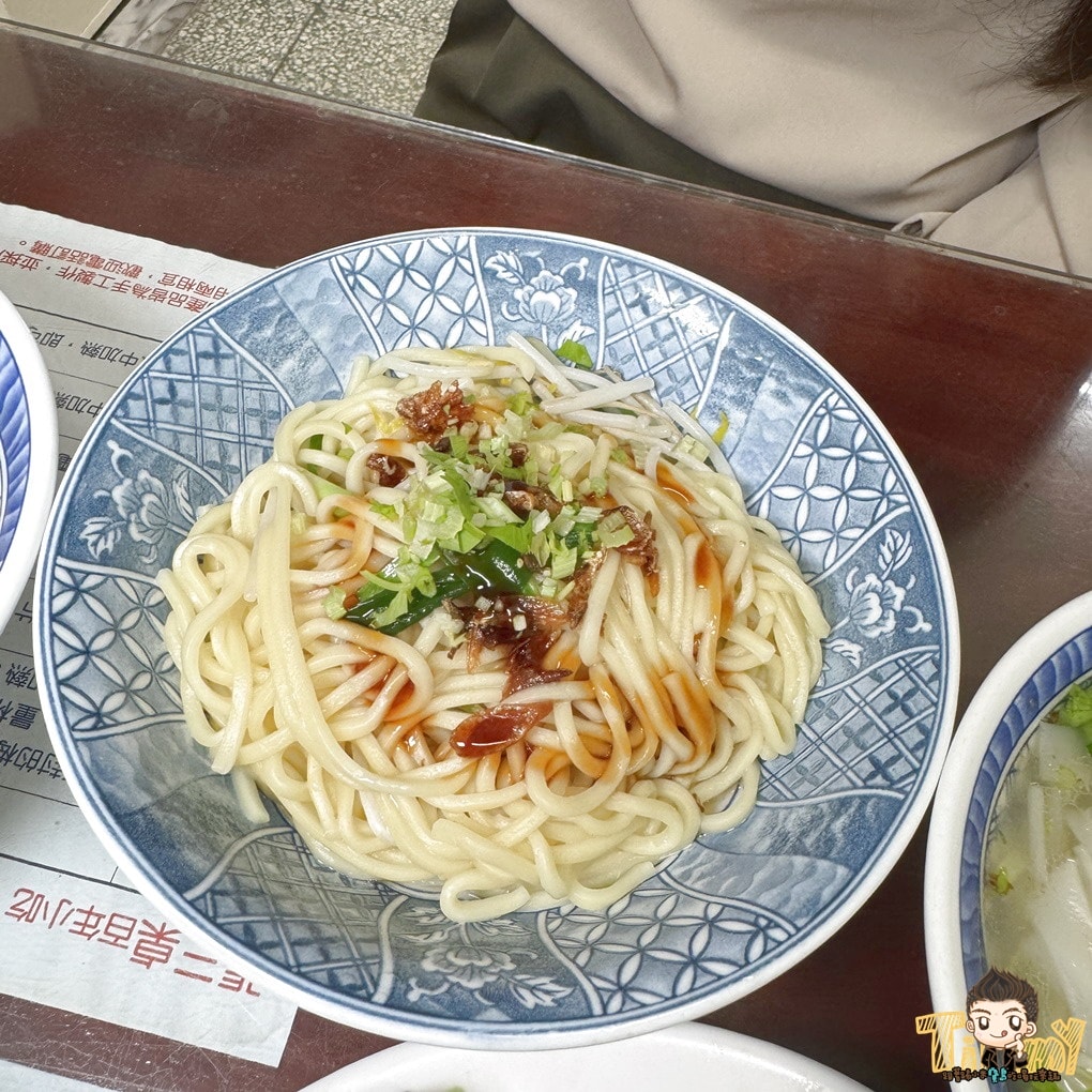新竹縣竹北美食|張三桌百年小吃。隱藏在巷弄裡百年好滋味麵食館.現滷現賣滷味限量太晚去會買不到.推粄條.乾麵.米粉(菜單地址營業時間電話.邀約)–踢小米食記