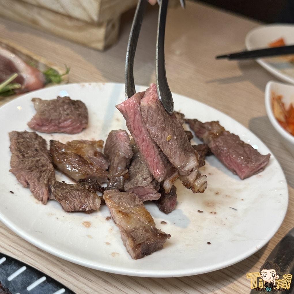 桃園蘆竹燒肉道 酷炫軌道送餐和牛燒肉火鍋吃到飽！ 點餐不卡時間不卡數量可以吃很爽！ (菜單營業時間地址電話)