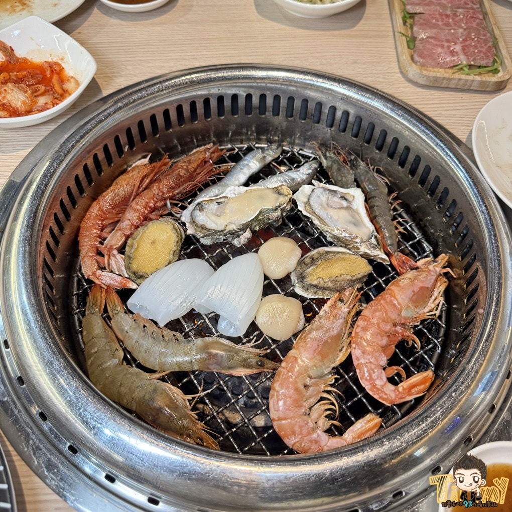 桃園蘆竹燒肉道 酷炫軌道送餐和牛燒肉火鍋吃到飽！ 點餐不卡時間不卡數量可以吃很爽！ (菜單營業時間地址電話)