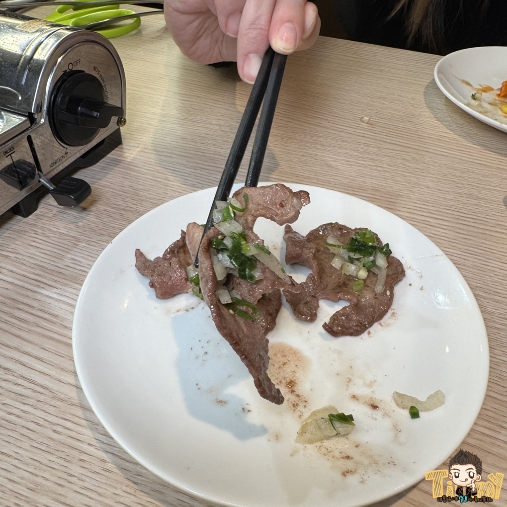 桃園蘆竹燒肉道 酷炫軌道送餐和牛燒肉火鍋吃到飽！ 點餐不卡時間不卡數量可以吃很爽！ (菜單營業時間地址電話)