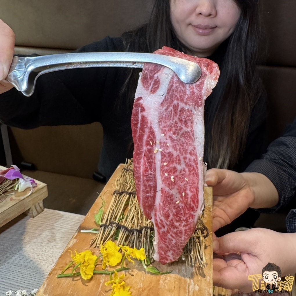 桃園蘆竹燒肉道 酷炫軌道送餐和牛燒肉火鍋吃到飽！ 點餐不卡時間不卡數量可以吃很爽！ (菜單營業時間地址電話)