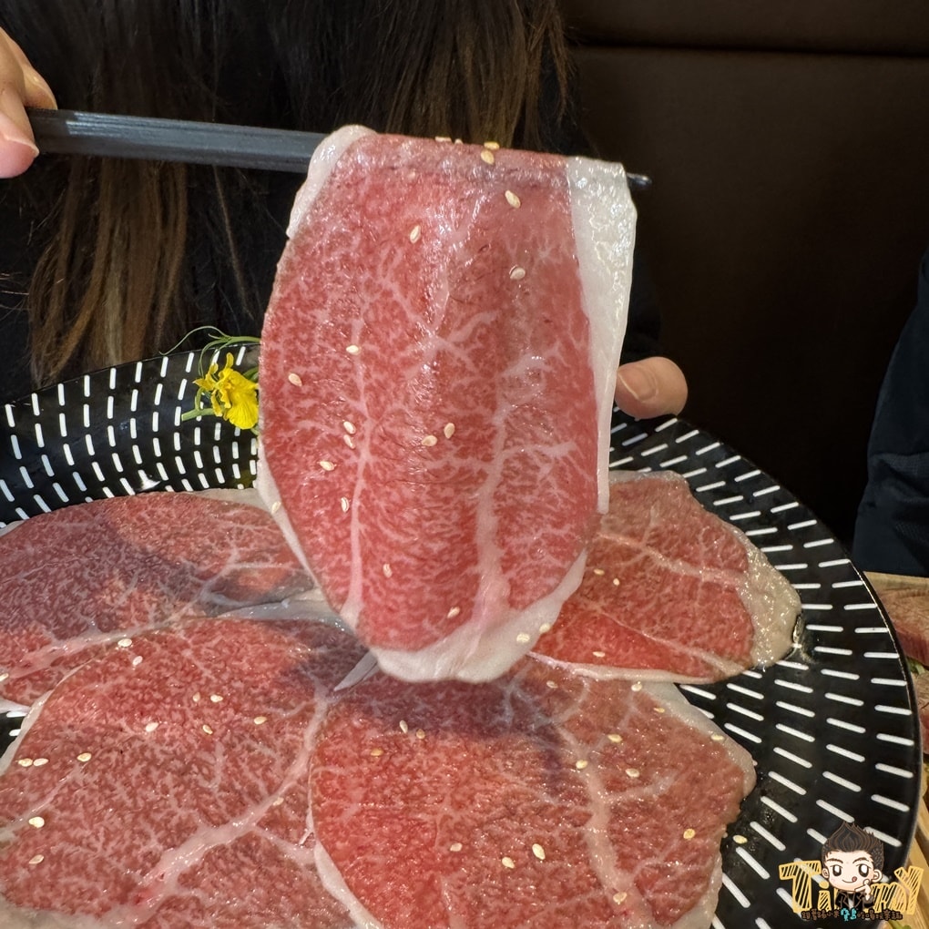 桃園蘆竹燒肉道 酷炫軌道送餐和牛燒肉火鍋吃到飽！ 點餐不卡時間不卡數量可以吃很爽！ (菜單營業時間地址電話)