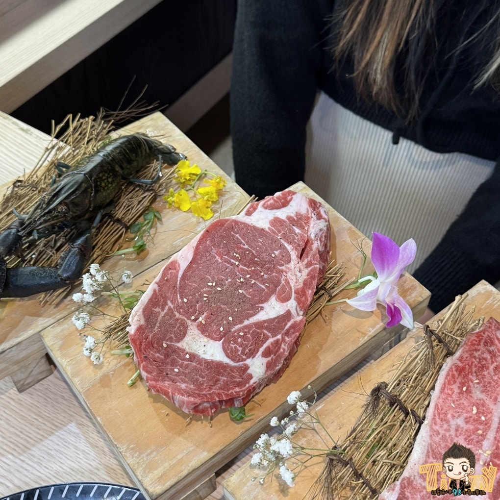 桃園蘆竹燒肉道 酷炫軌道送餐和牛燒肉火鍋吃到飽！ 點餐不卡時間不卡數量可以吃很爽！ (菜單營業時間地址電話)