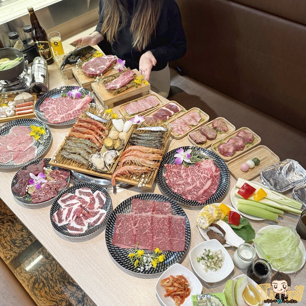 桃園蘆竹燒肉道 酷炫軌道送餐和牛燒肉火鍋吃到飽！ 點餐不卡時間不卡數量可以吃很爽！ (菜單營業時間地址電話)