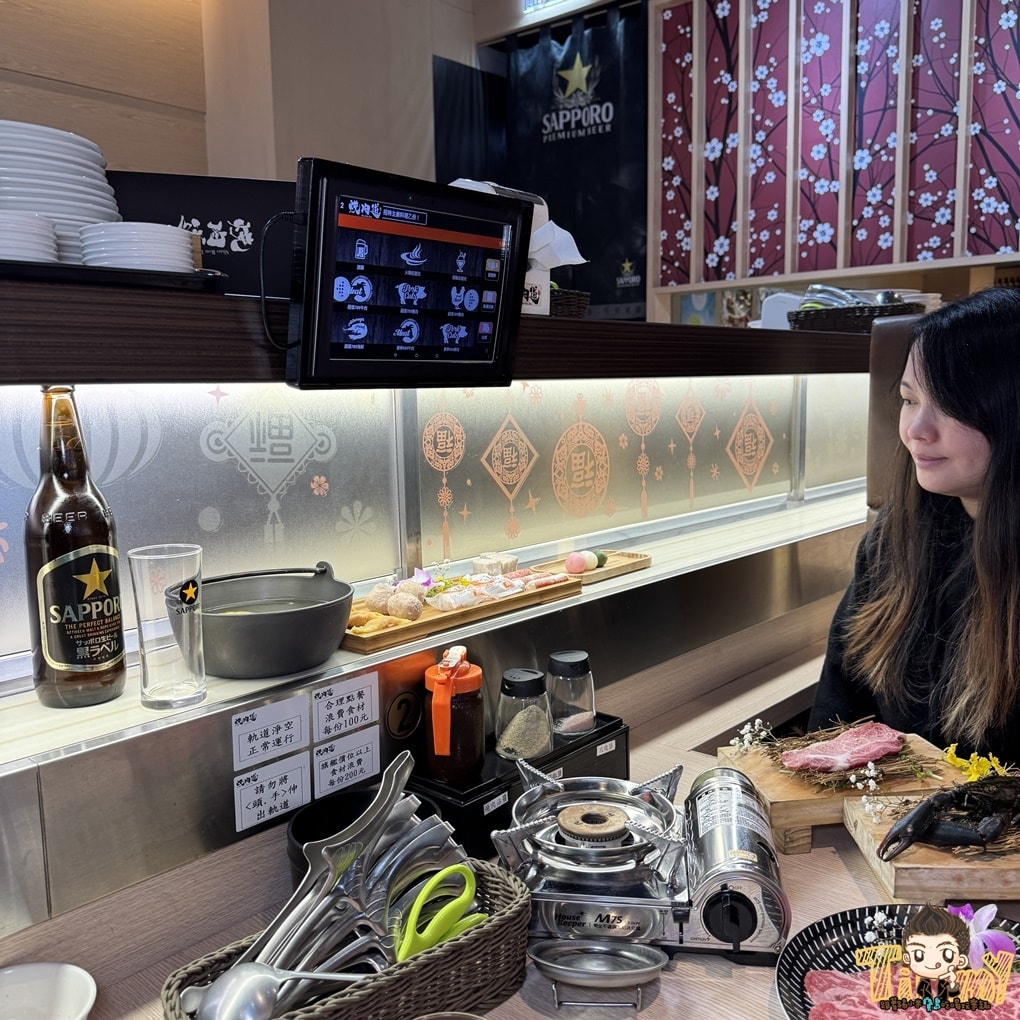桃園蘆竹燒肉道 酷炫軌道送餐和牛燒肉火鍋吃到飽！ 點餐不卡時間不卡數量可以吃很爽！ (菜單營業時間地址電話)