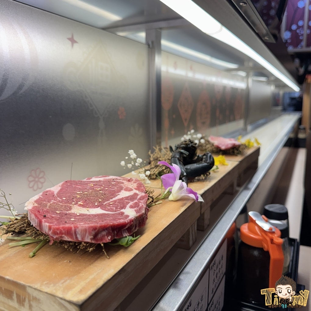 桃園蘆竹燒肉道 酷炫軌道送餐和牛燒肉火鍋吃到飽！ 點餐不卡時間不卡數量可以吃很爽！ (菜單營業時間地址電話)
