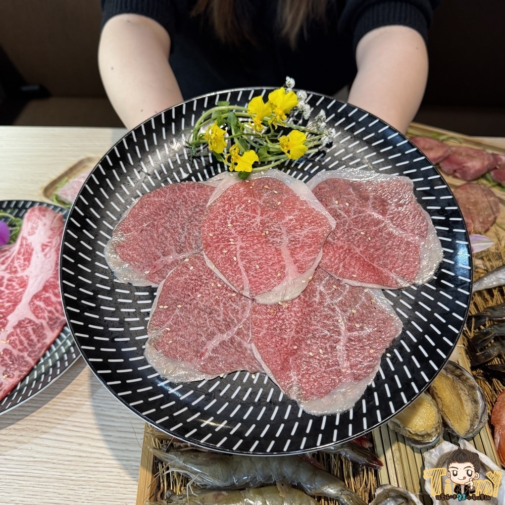 桃園蘆竹燒肉道 酷炫軌道送餐和牛燒肉火鍋吃到飽！ 點餐不卡時間不卡數量可以吃很爽！ (菜單營業時間地址電話)