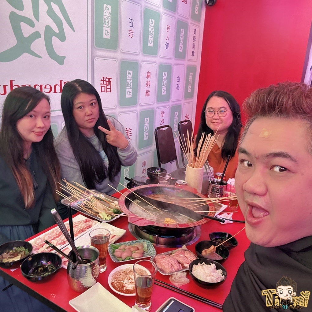 新竹新開幕正宗成都10元串串火鍋 嗯雞刀正宗成都串串香-新竹店 (菜單營業時間地址電話)