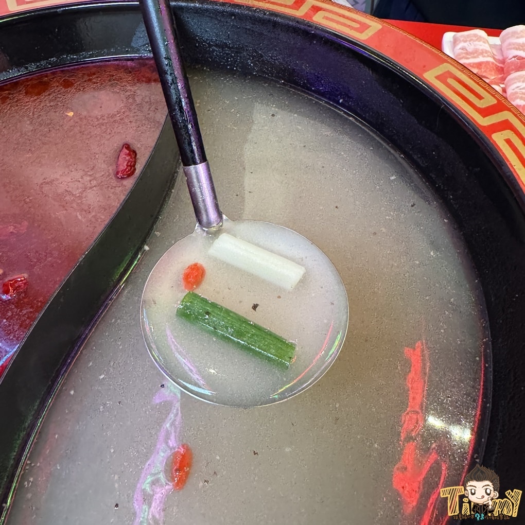 新竹新開幕正宗成都10元串串火鍋 嗯雞刀正宗成都串串香-新竹店 (菜單營業時間地址電話)
