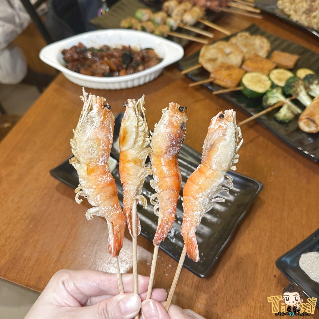 新竹食禾酒藏平價串烤居酒屋！ 有炭烤香的串烤40元起！ 烤活蝦.定食.生魚片深夜食堂！ (菜單營業時間地址電話)