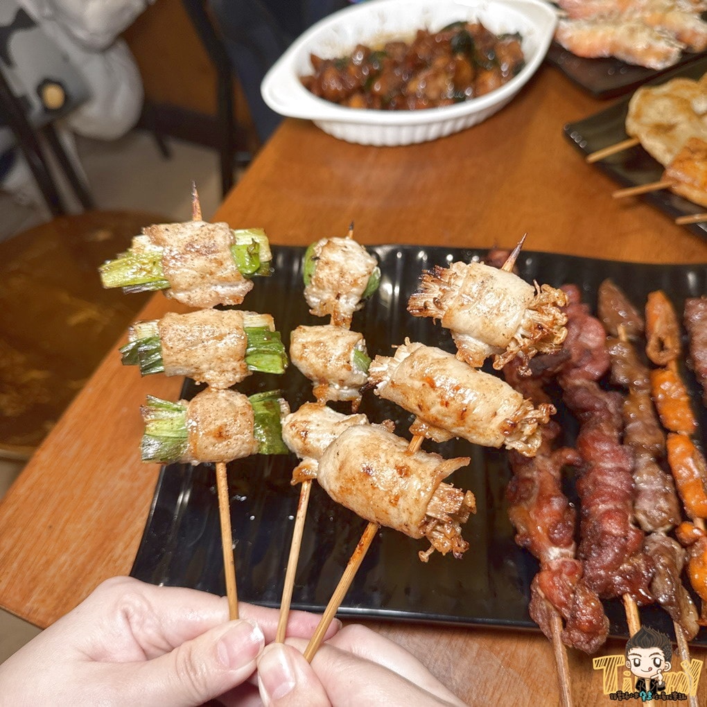 新竹食禾酒藏平價串烤居酒屋！ 有炭烤香的串烤40元起！ 烤活蝦.定食.生魚片深夜食堂！ (菜單營業時間地址電話)