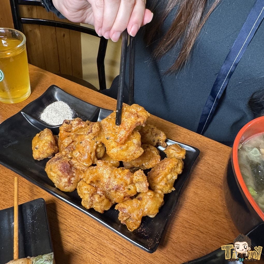 新竹食禾酒藏平價串烤居酒屋！ 有炭烤香的串烤40元起！ 烤活蝦.定食.生魚片深夜食堂！ (菜單營業時間地址電話)