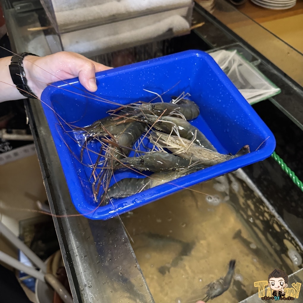 新竹食禾酒藏平價串烤居酒屋！ 有炭烤香的串烤40元起！ 烤活蝦.定食.生魚片深夜食堂！ (菜單營業時間地址電話)