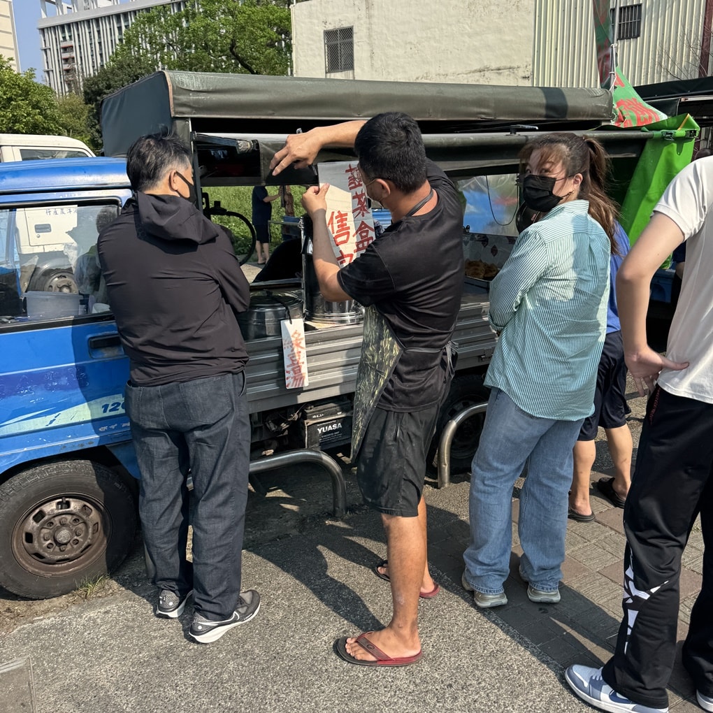 新竹燦坤3C黃昏市場蔥油餅餐車韭菜盒!（菜單地址營業時間）