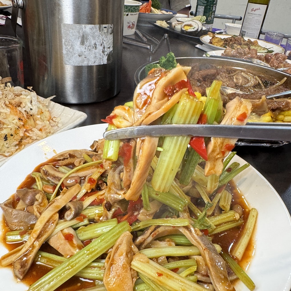 新竹竹東野田屋中日式料理。 台日料理老師傅好手藝。 必點超大鮭魚頭沙茶海鮮鍋! (菜單營業時間地址電話) - 第17張圖 新竹竹東野田屋中日式料理。 台日料理老師傅好手藝。 必點超大鮭魚頭沙茶海鮮鍋! (菜單營業時間地址電話)