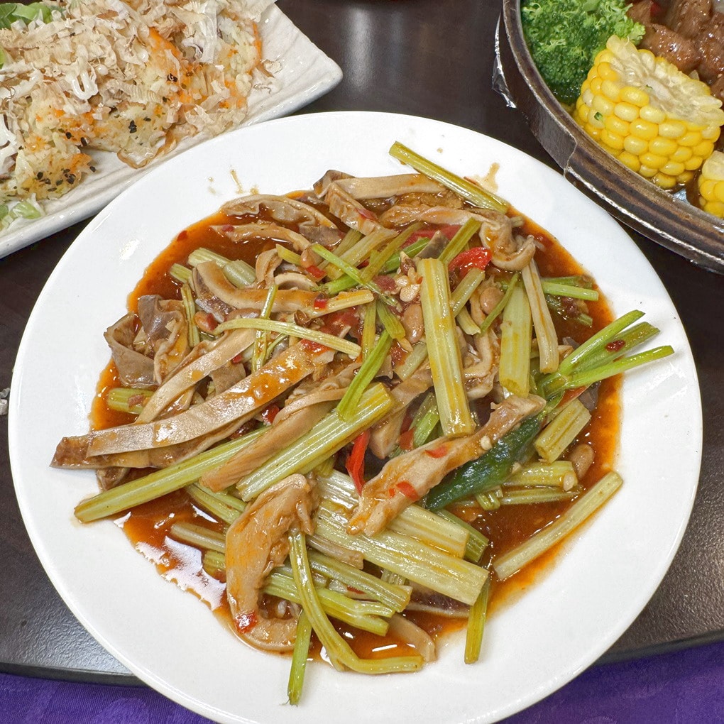新竹竹東野田屋中日式料理。 台日料理老師傅好手藝。 必點超大鮭魚頭沙茶海鮮鍋! (菜單營業時間地址電話) - 第15張圖 新竹竹東野田屋中日式料理。 台日料理老師傅好手藝。 必點超大鮭魚頭沙茶海鮮鍋! (菜單營業時間地址電話)