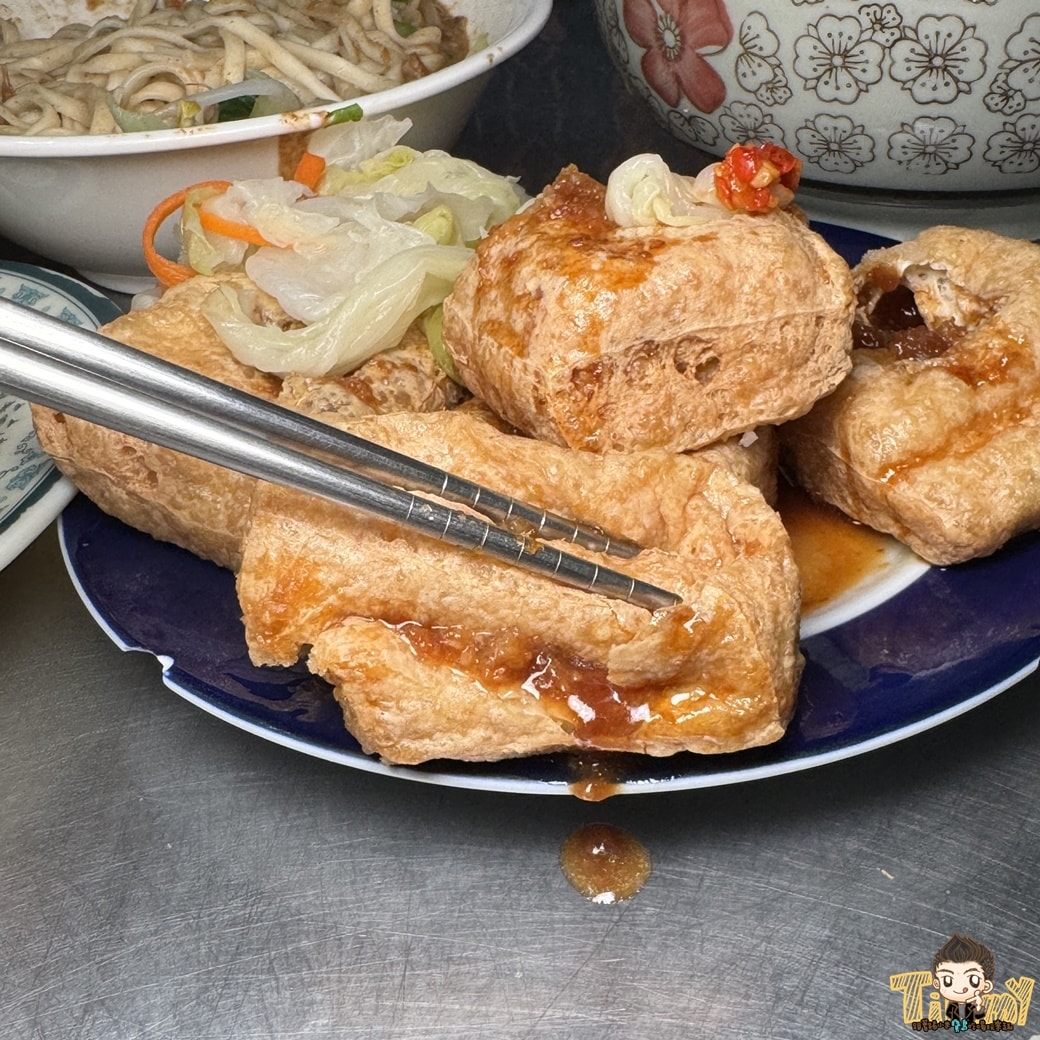 新竹南寮臭豆腐|不起眼的小店卻有外酥內軟也很臭的重口味美食!(南寮在地小吃肉羹麵推薦.菜單營業時間地址電話)