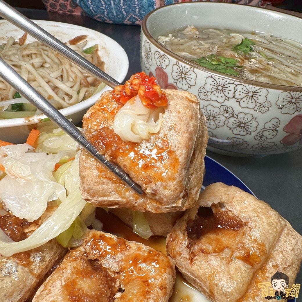 新竹南寮臭豆腐|不起眼的小店卻有外酥內軟也很臭的重口味美食!(南寮在地小吃肉羹麵推薦.菜單營業時間地址電話)