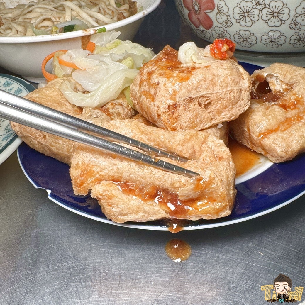 新竹南寮臭豆腐|不起眼的小店卻有外酥內軟也很臭的重口味美食!(南寮在地小吃肉羹麵推薦.菜單營業時間地址電話)