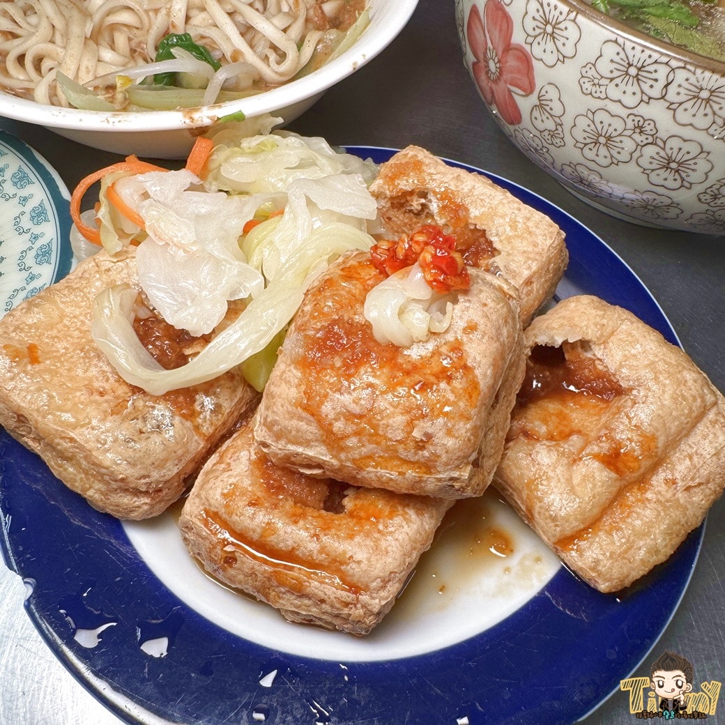 新竹南寮臭豆腐|不起眼的小店卻有外酥內軟也很臭的重口味美食!(南寮在地小吃肉羹麵推薦.菜單營業時間地址電話)