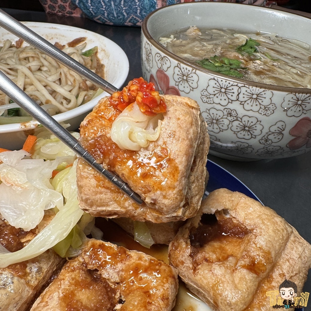 新竹南寮臭豆腐|不起眼的小店卻有外酥內軟也很臭的重口味美食!(南寮在地小吃肉羹麵推薦.菜單營業時間地址電話)